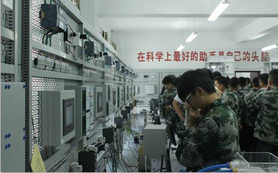 走進校園，共筑未來 新生實訓工廠、實驗室參觀與教育咨詢服務體驗